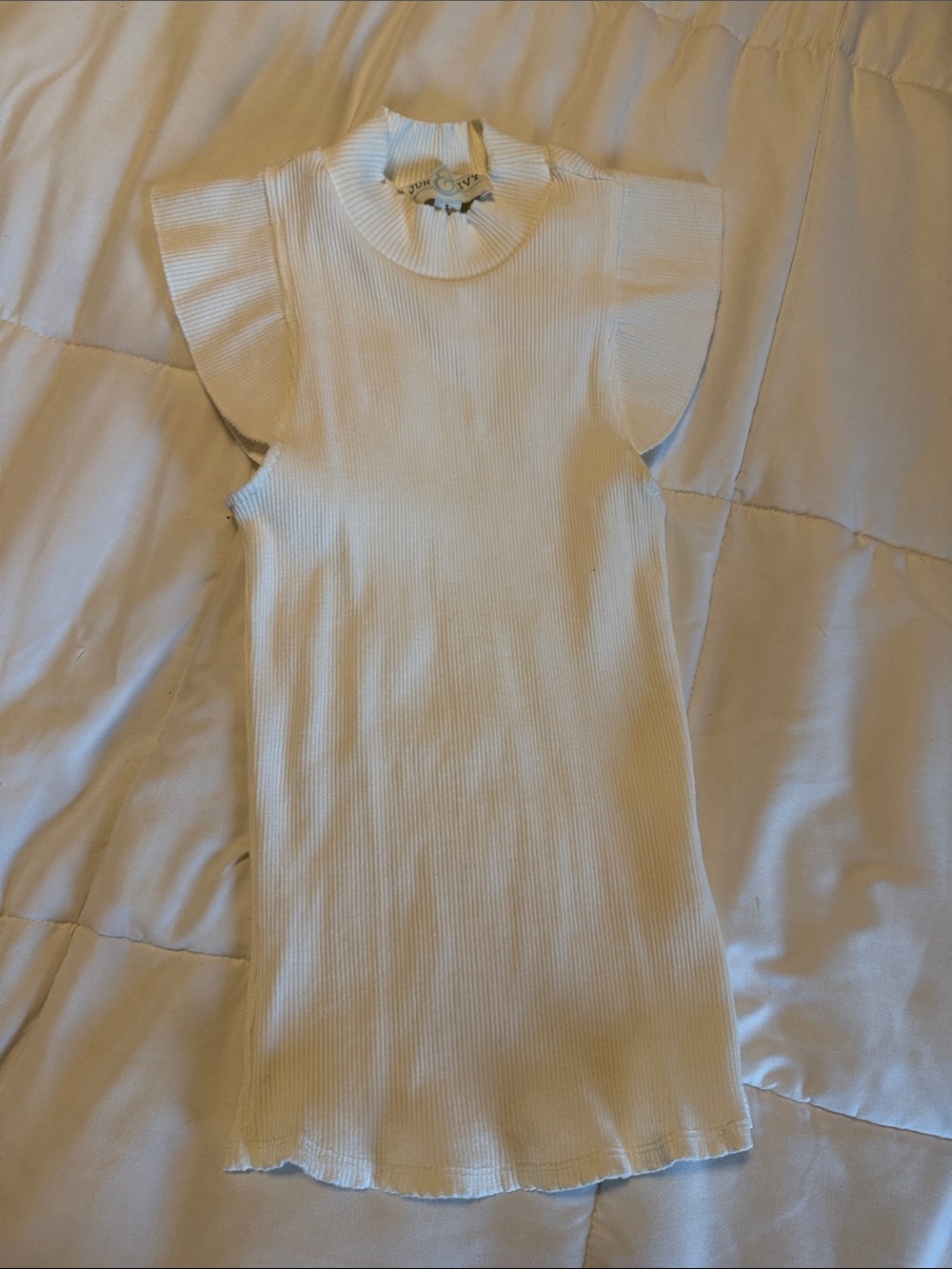 Jun and Ivy- women’s White Ribbed Mock Neck Top - small